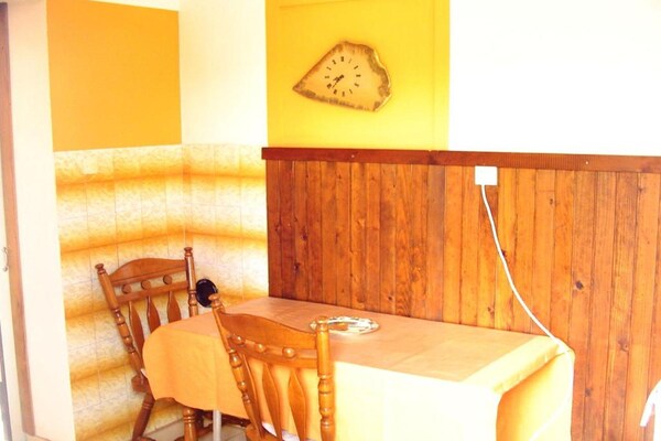 Aan het strand: Ruim appartement voor 4 personen in Pakoštane - thumbnail 3