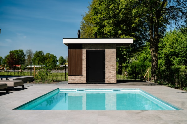 Villa Watergloed: luxe vakantiehuis met privézwembad en hottub in Waarland - thumbnail 2