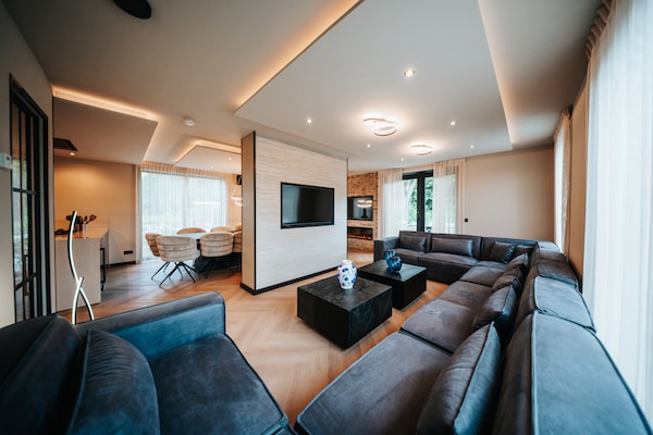 Villa Watergloed: luxe vakantiehuis met privézwembad en hottub in Waarland - thumbnail 3