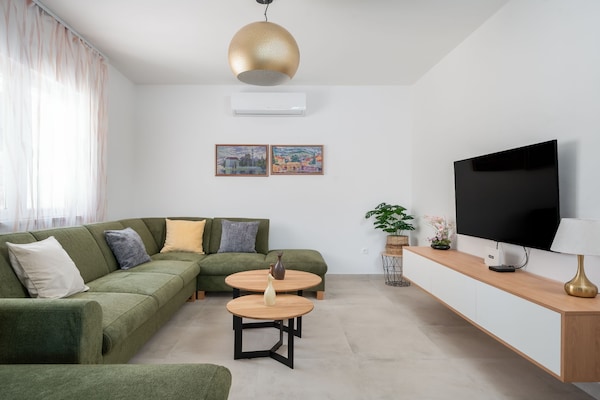 Luxe Villa Senka in Rogotin: Rust en Comfort voor 8 Personen - thumbnail 1