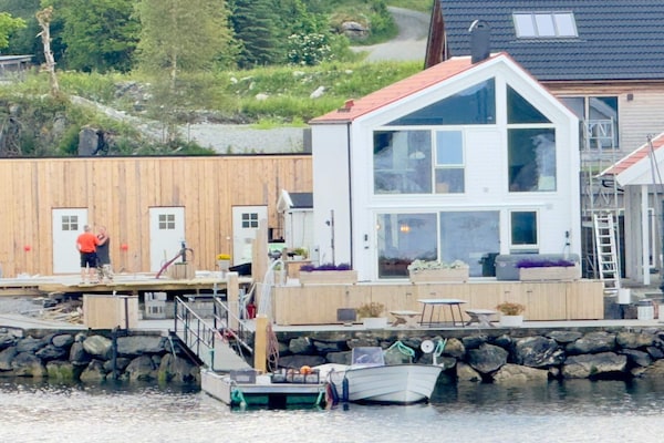 Authentiek vissershuis aan het water met panoramisch uitzicht op zee in Huglo - thumbnail 1