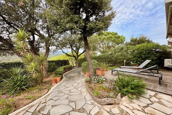 Golfvakantiehuis met zwembad, tuin en zeezicht nabij Sainte-Maxime - thumbnail 1
