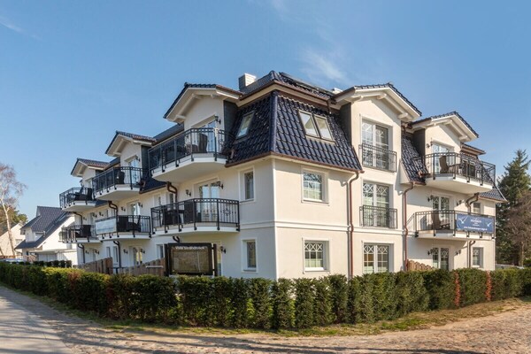 Luxe appartement in Zingst met sauna, open haard en op loopafstand van het strand - thumbnail 1