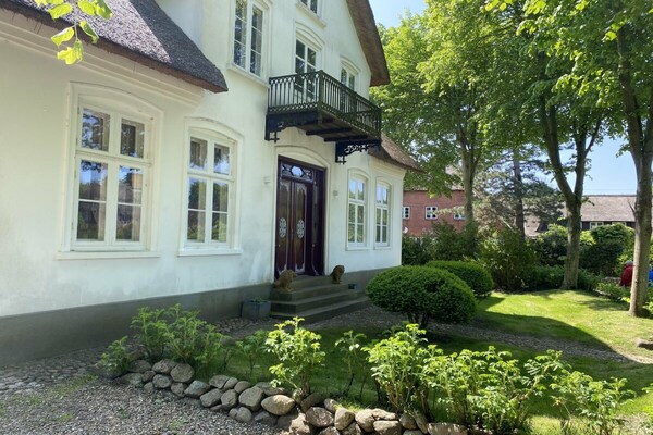 Elegant verblijf in ‘Dat Schloss’ met weelderige tuin, vlakbij het strand van Nieblum - thumbnail 1