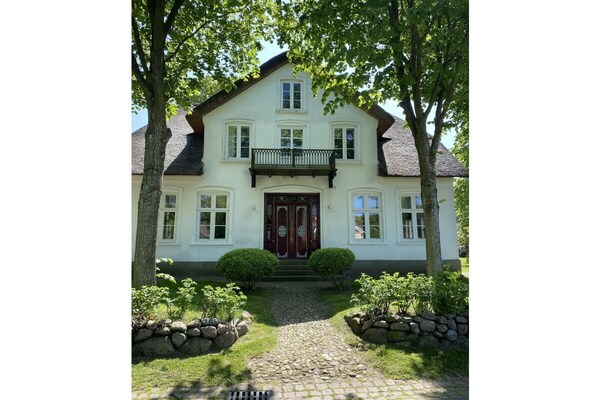 Elegant verblijf in ‘Dat Schloss’ met weelderige tuin, vlakbij het strand van Nieblum - thumbnail 2