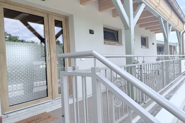 Deluxe Appartement Star Magic met panoramisch uitzicht op de natuurlijke vijver in Großpösna - thumbnail 2