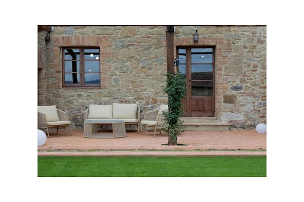 Liefdevol appartement in Casole d'Elsa met panoramisch Toscaans uitzicht - thumbnail 2