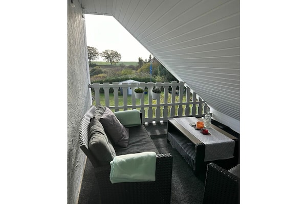 Ruim zolderappartement met balkon en wellness in Neu Schloen - thumbnail 3