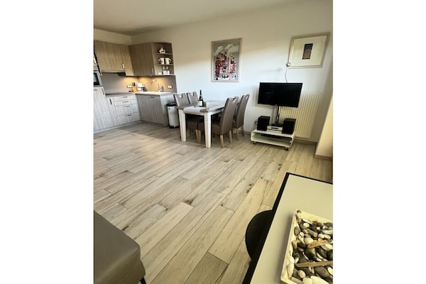 Stijlvol appartement op 300 meter van strand en centrum Zingst - thumbnail 2