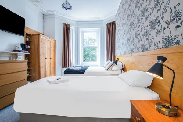 Gezinsvriendelijke kamer in centrum van Bournemouth, 700m van strand - thumbnail 5