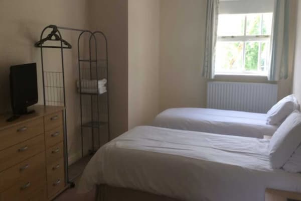 Knusse Twin Room bij The Watmans Arms – Landelijk Hersham, vlakbij Londen - thumbnail 2