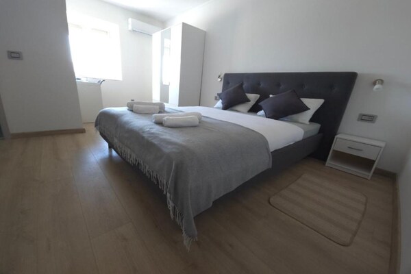 Historisch overnachten bij Knin: Double Room 3 met tuin & WiFi - thumbnail 5