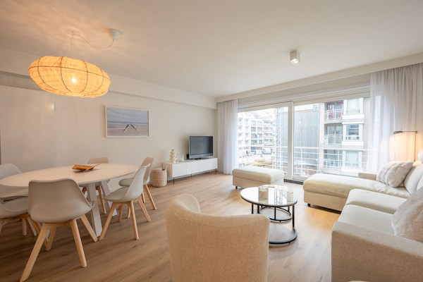 Gerenoveerd 4-persoons appartement met terras in Knokke-Heist - thumbnail 1