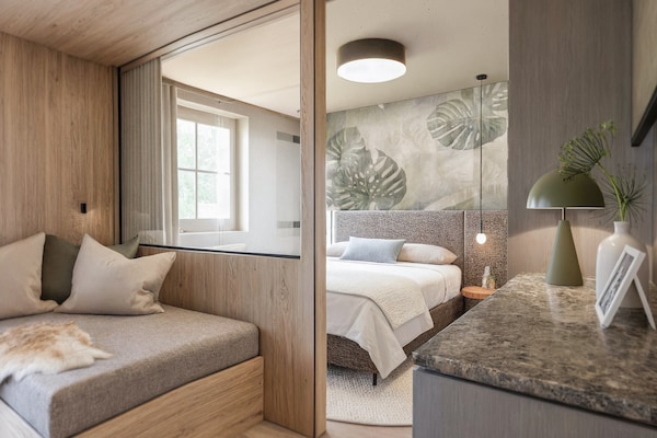 Op 1,0 km van de piste: Modern appartement in centrum Kaprun · 4 pers. - thumbnail 1