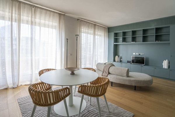Modern appartement MI Cardano met skyline-uitzicht in Milaan - thumbnail 2
