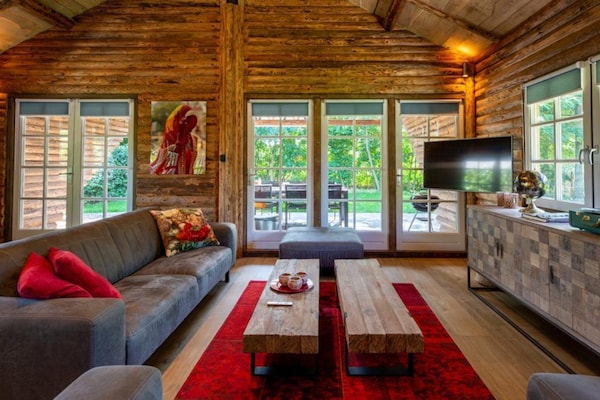 Larikshouten paalchalet met overdekt terras in Baarle-Nassau - thumbnail 2