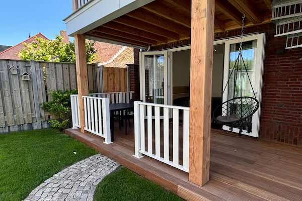 Plein 40 Lodge 9: Luxe strandappartement met privésauna in hartje Zoutelande - thumbnail 1