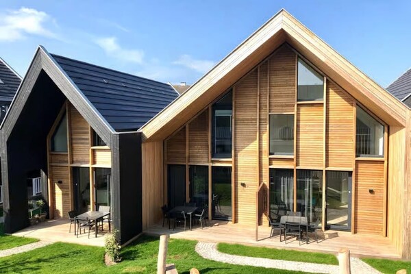 Stijlvolle lodge in Zoutelande: luxe tiny house op 150m van het strand - thumbnail 1
