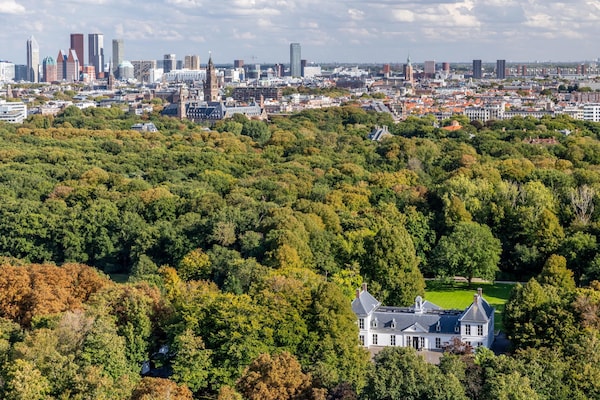 Licht penthouse met panoramisch uitzicht in historische toren, Den Haag - thumbnail 3