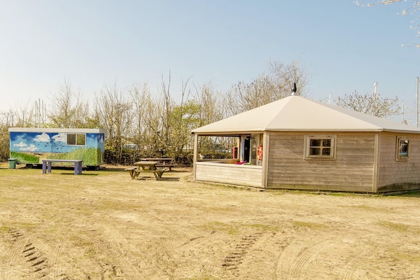 Knus duinhuis voor 4 aan het strand van Marina Muiderzand - thumbnail 6