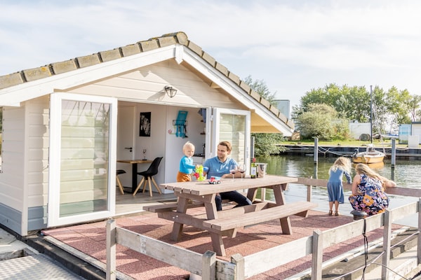 Charmant chalet aan het water in Marina Muiderzand, Almere - thumbnail 1