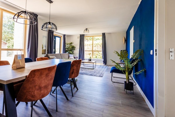 Luxe 6-persoons waterbungalow met tuin op kindvriendelijk park in Ewijk - thumbnail 2