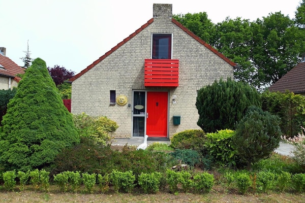 Gereno­veerde vrij­staande bungalow in rustig park bij Ewijk - thumbnail 1