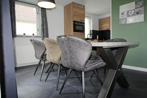 Luxe vrijstaande bosbungalow voor 6 personen aan golfbaan in Ewijk - thumbnail 2