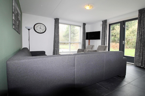 Luxe vrijstaande bosbungalow voor 6 personen aan golfbaan in Ewijk - thumbnail 5
