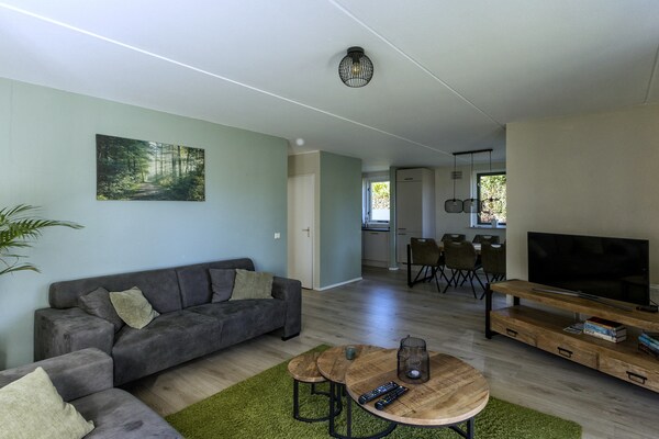 Vrijstaande 6-persoonsbosbungalow met tuin in rustig park, Ewijk - thumbnail 2