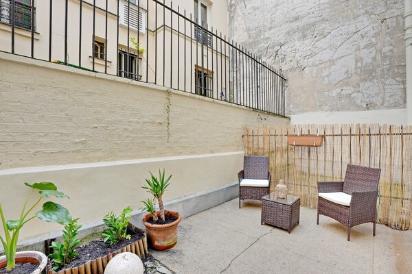 Lichte studio met terras in het 17e arrondissement van Parijs - thumbnail 1
