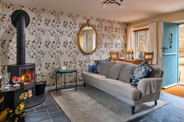 Coulscott Bantam Cottage - North Devon District