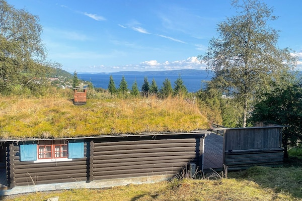 Authentiek vakantiehuis met fjordzicht en houtkachel bij Leksvik - thumbnail 2