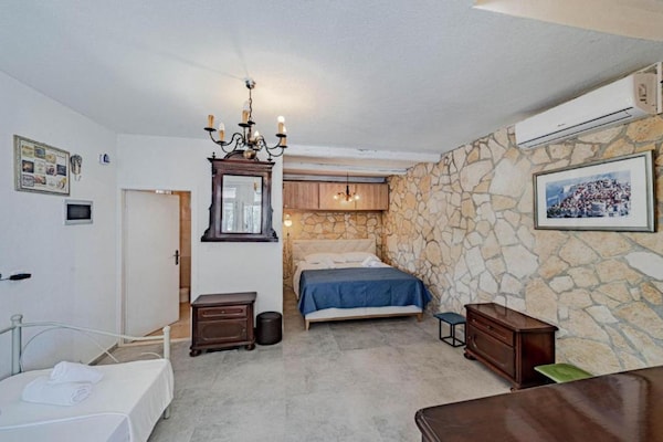 Natur Olive House Ston: Ruim vakantiehuis met zwembad voor 6 personen - thumbnail 2