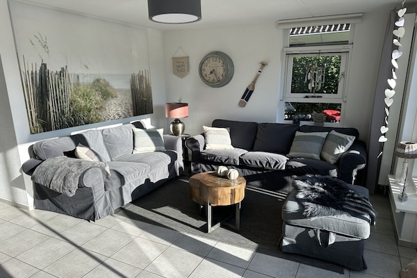 Modern vakantiehuis aan het IJsselmeer met strandtuin en eigen aanlegsteiger - thumbnail 3