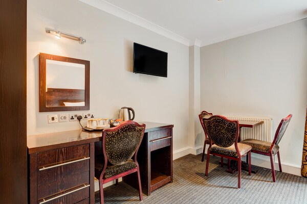 Ruime familiekamer in Liverpool Aigburth Hotel - thumbnail 4
