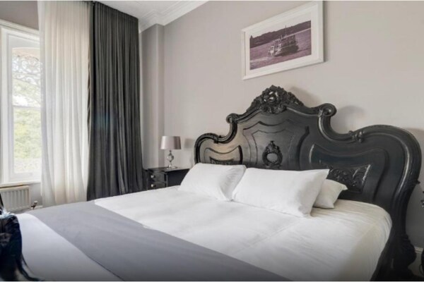 Knusse Executive Double Room met uitzicht op Sefton Park in Liverpool - thumbnail 6
