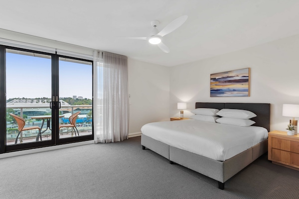 Ruim 3-slaapkamer appartement naast de MCG in East Melbourne - thumbnail 2