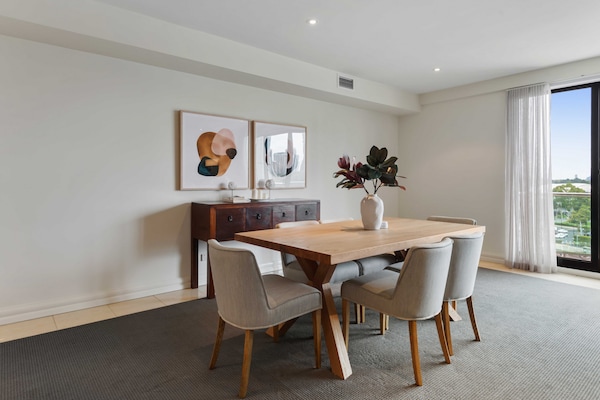 Ruim 3-slaapkamer appartement naast de MCG in East Melbourne - thumbnail 3