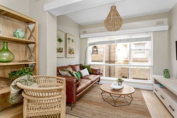 Op 500 m van het strand: ruim appartement in hartje Manly - thumbnail 1