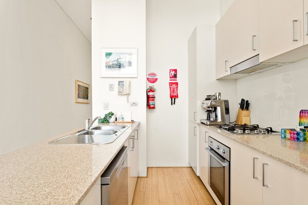 Modern appartement in Forest Lodge met uitzicht op de stad - thumbnail 3