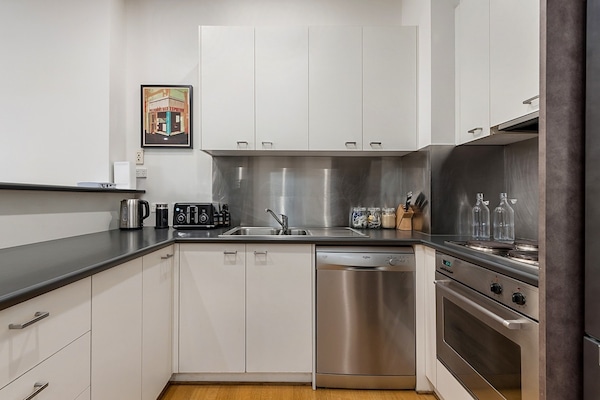 Modern appartement met balkon in het hart van Collingwood - thumbnail 2