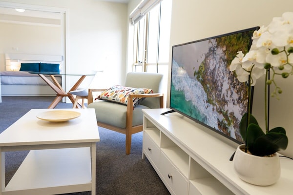 Spacious City Stay Near Lygon Street Dining - The University of Melbourne