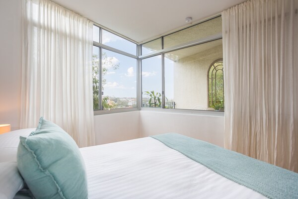 Bronte Beach Coastal Apartment With Ocean View - Bondi Beach