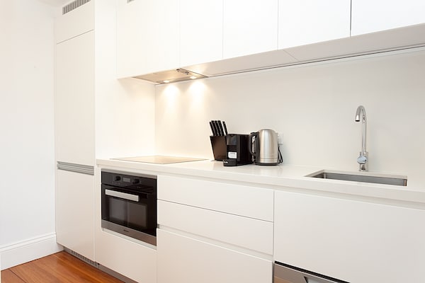 Sfeervolle studio in Edwardiaanse villa met balkon in Sydney's Inner West - thumbnail 4