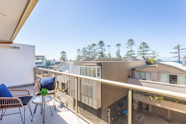 Trendy appartement aan Dee Why Beach met oceaanzicht en balkon - thumbnail 3