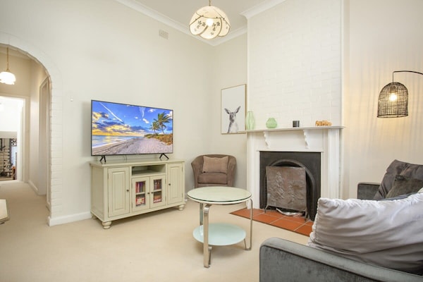 Licht appartement met terras in het centrum van Annandale - thumbnail 2