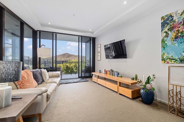 Modern appartement met uitzicht op Mount Ainslie in Canberra - thumbnail 1