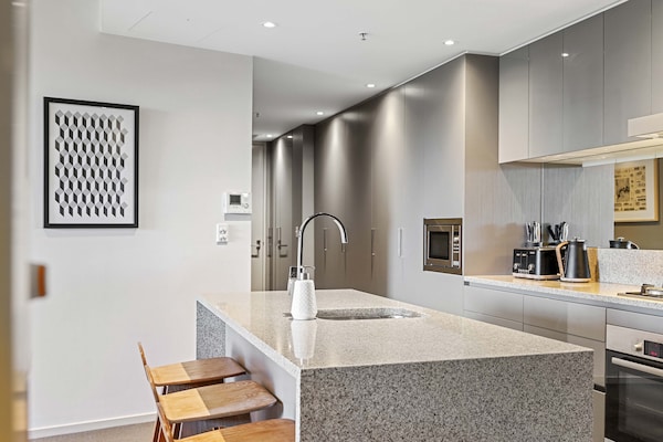 Modern appartement met uitzicht op Mount Ainslie in Canberra - thumbnail 5