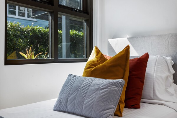 Ruim en modern appartement met 3 slaapkamers in Bulimba - thumbnail 3